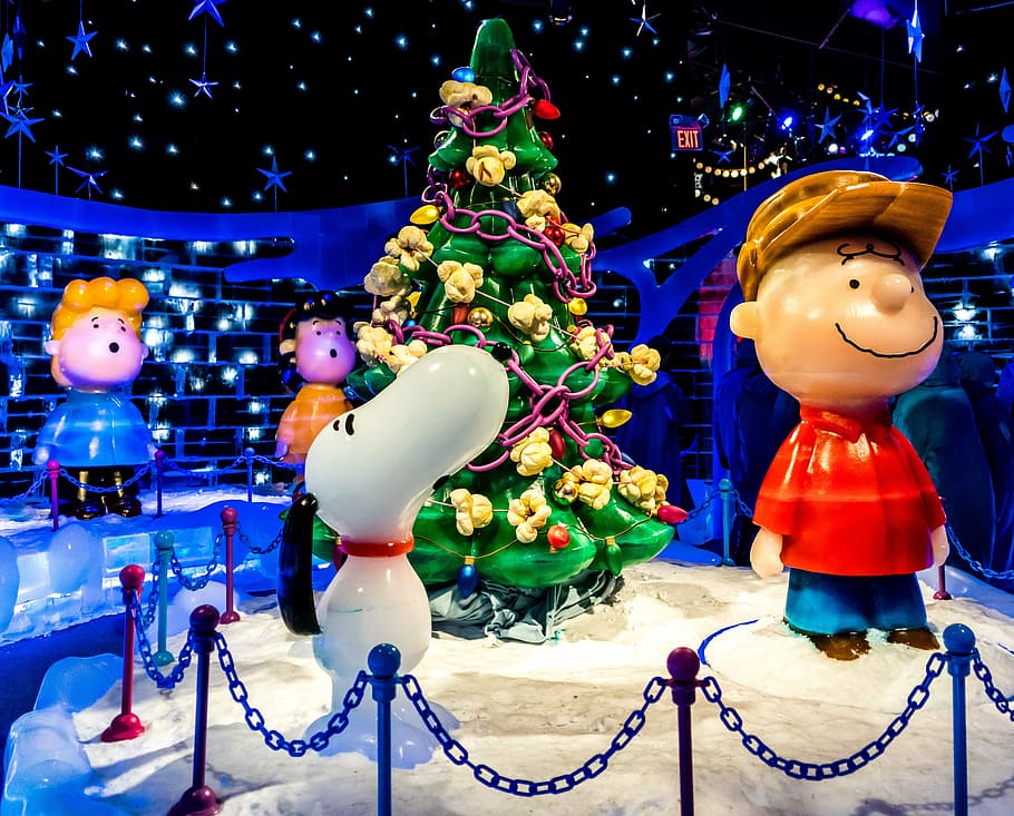 Charlie Brown and Snoopy, ice sculptures, gaylord palms, exhibit