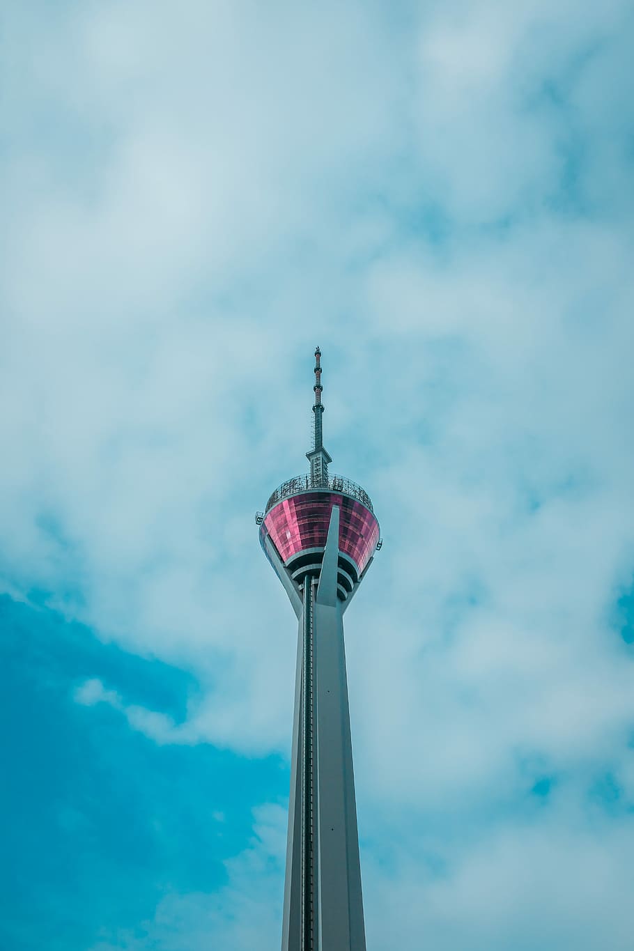 worm's-eye view photography of gray tower, low-angle photography of CN tower under cloudy sky HD wallpaper
