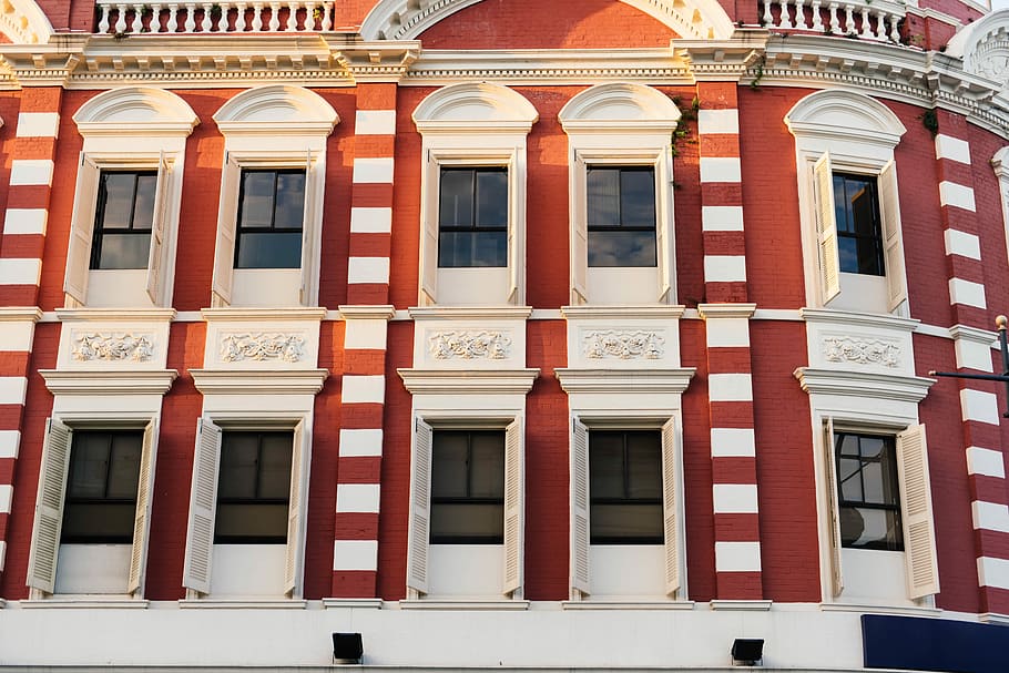 white and red structure, white and brown concrete building paint HD wallpaper