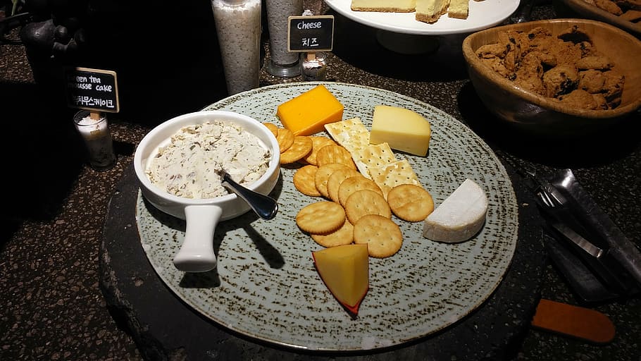 cheese, platter, edam, bridge, crackers, system, buffet, food and drink HD wallpaper