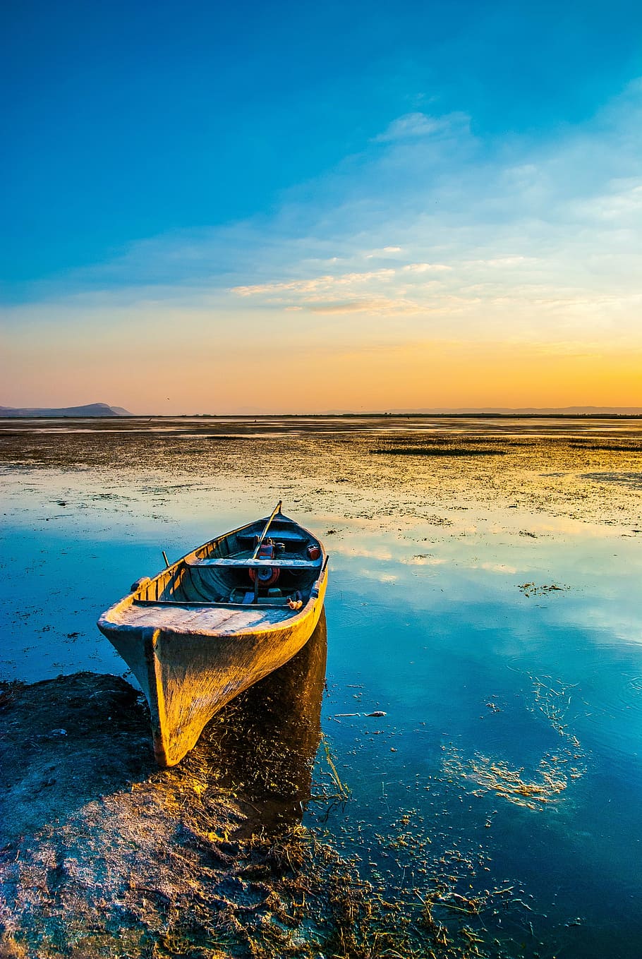 brown canoe on bodies of water at daytime, docked, boat, near HD wallpaper