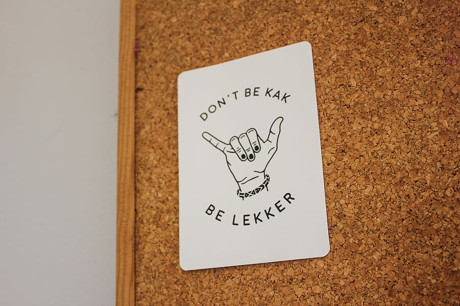 white card, Don't Break Be Lekker card on corkboard, pinboard, HD wallpaper