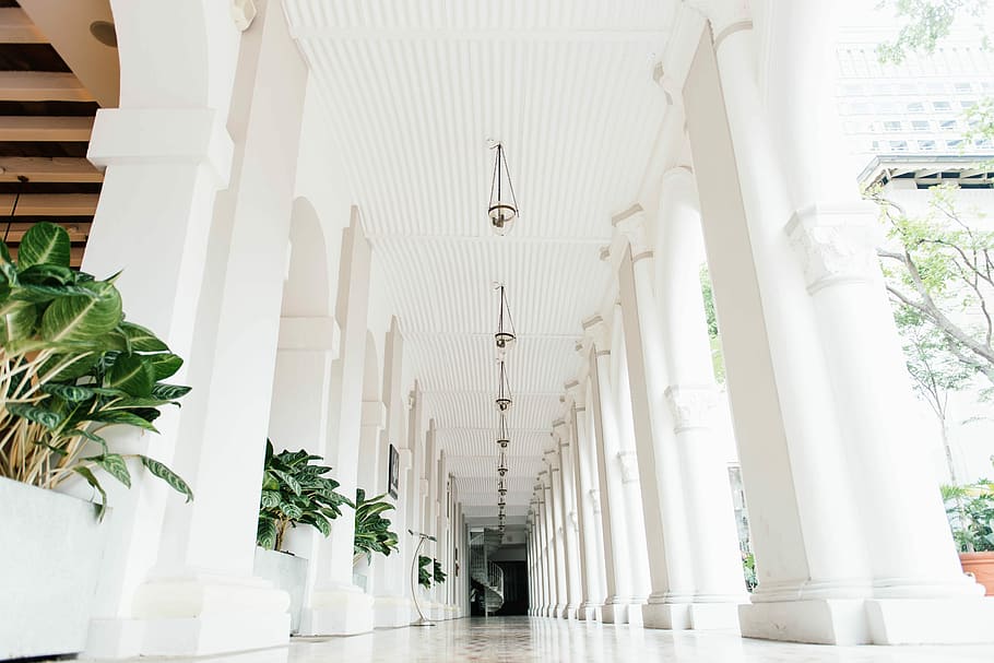 white ceramic tiles on hallway with pillars, white hallway, column HD wallpaper