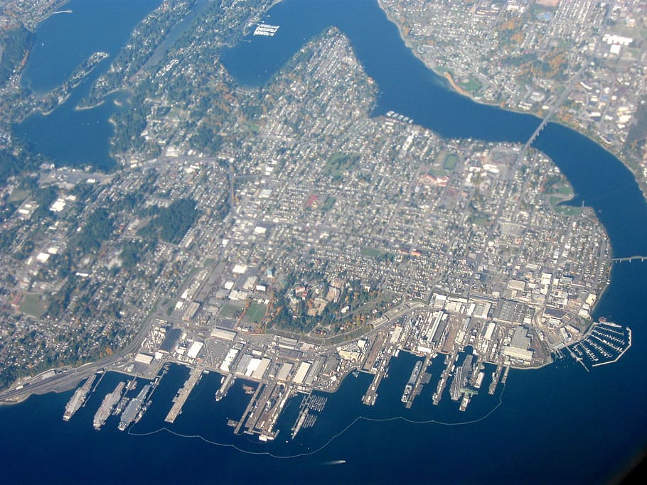 Aerial view of the city with Puget Sound Naval Shipyard in Washington, HD wallpaper