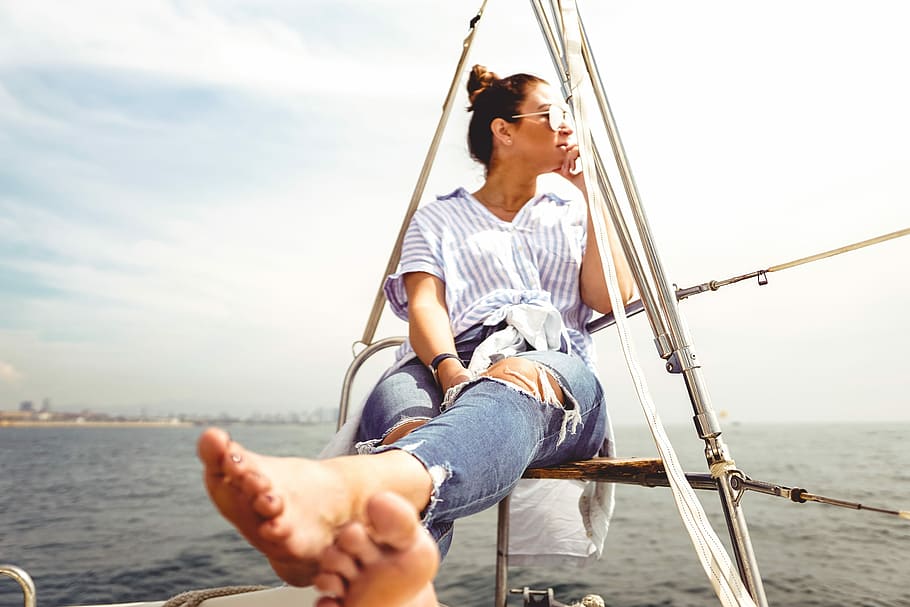 woman sitting on boat, woman sitting on board, ponder, thought, HD wallpaper