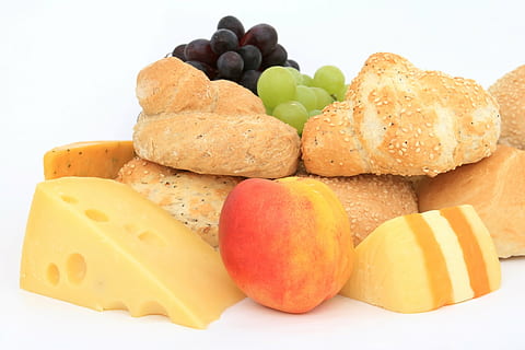 close-up photography of baked breads, cheese, grapes, and peach HD wallpaper