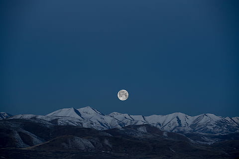 white and black high mountains under blue sky at full moon, snow HD wallpaper