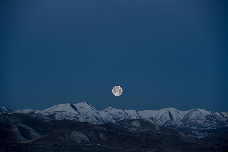 white and black high mountains under blue sky at full moon, snow HD wallpaper