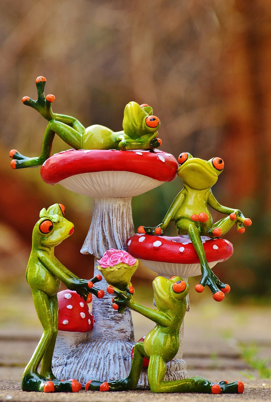 frogs, mushrooms, figures, funny, cute, animals, sweet, fly agaric, HD wallpaper