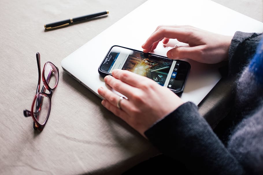 Girl is using Instagram on her iPhone, lifestyle, objects, human Hand HD wallpaper