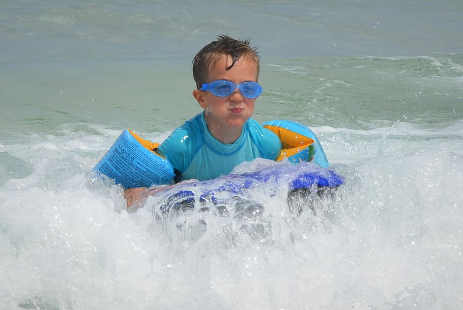 Child, Waves, Surf, People, swimming goggles, rubber rings HD wallpaper