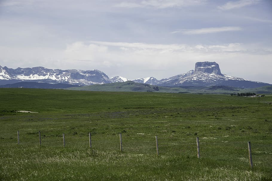 Looking into the Mountains landscape in Alberta, Canada, featured HD wallpaper