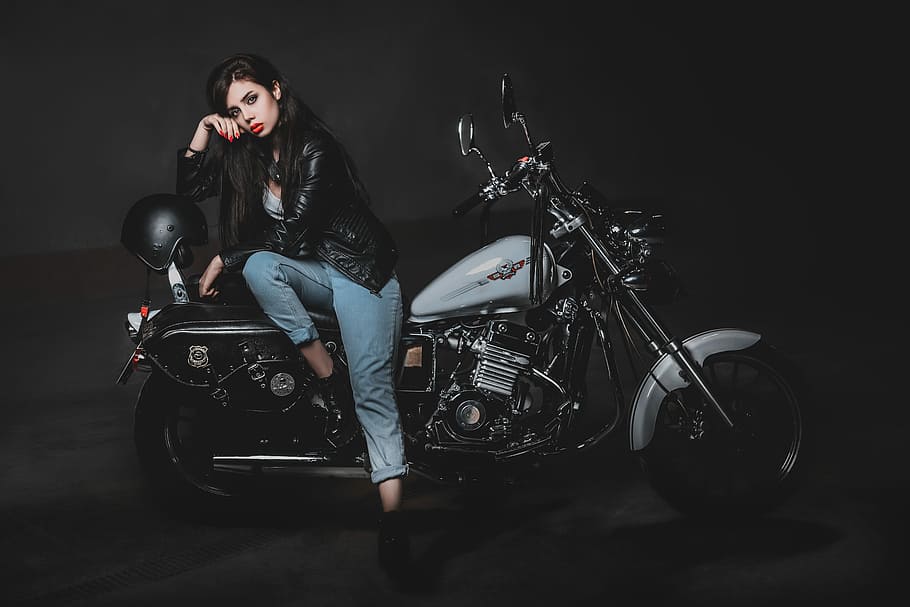 woman sitting on black and white touring motorcycle, woman sitting on cruiser motorcycle, HD wallpaper