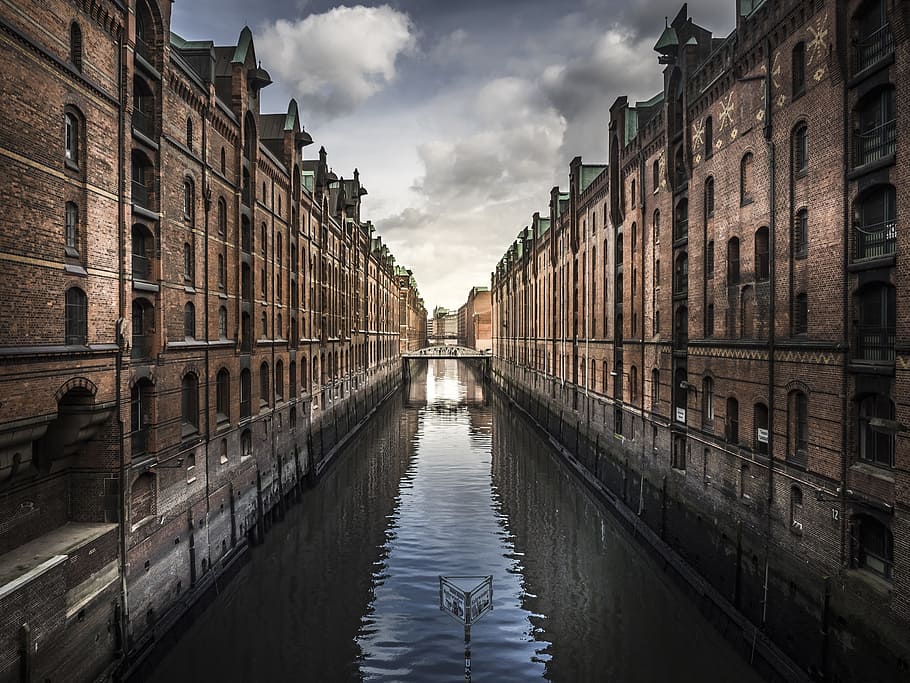 river in between brown buildings, hamburg, city, big city, hanseatic city, HD wallpaper