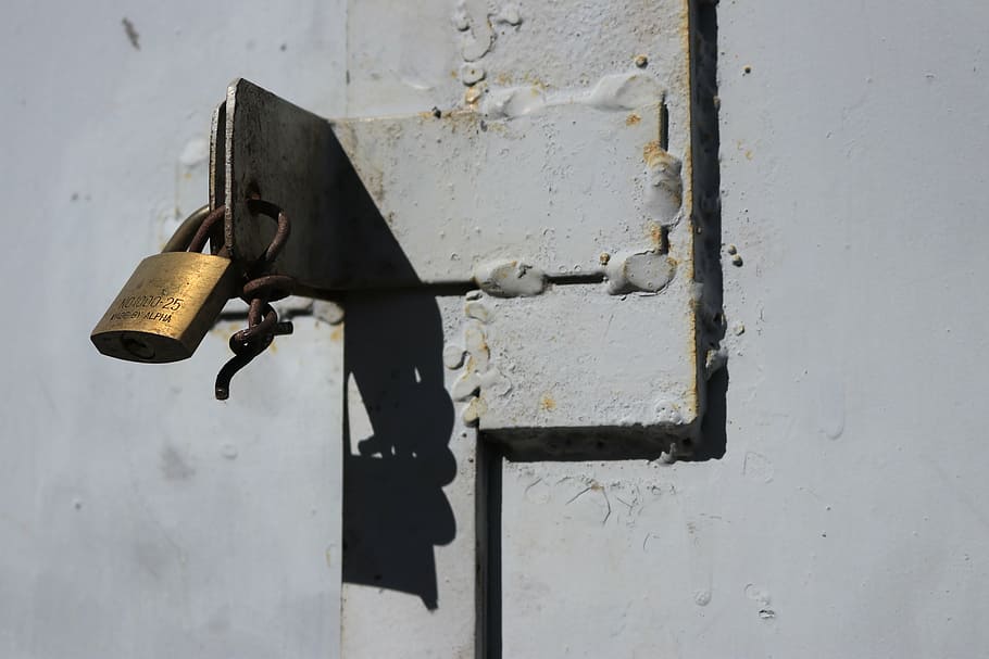 key, warehouse, lock, factory, metal, wall - building feature HD wallpaper