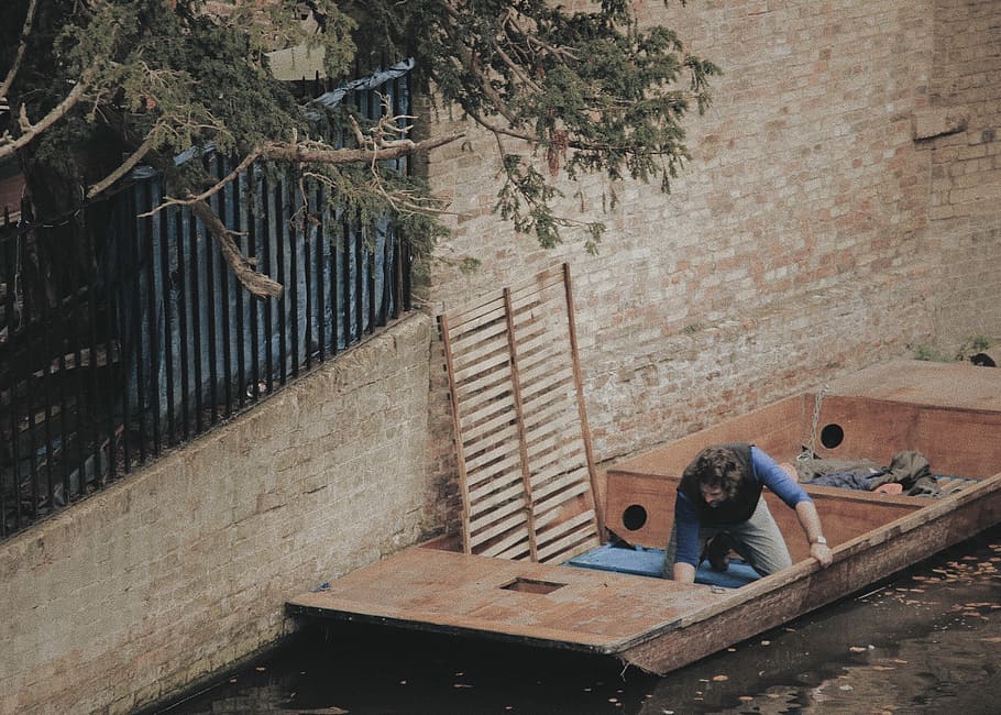 see it, man at boat, male, builder, wall, brick, real people HD wallpaper