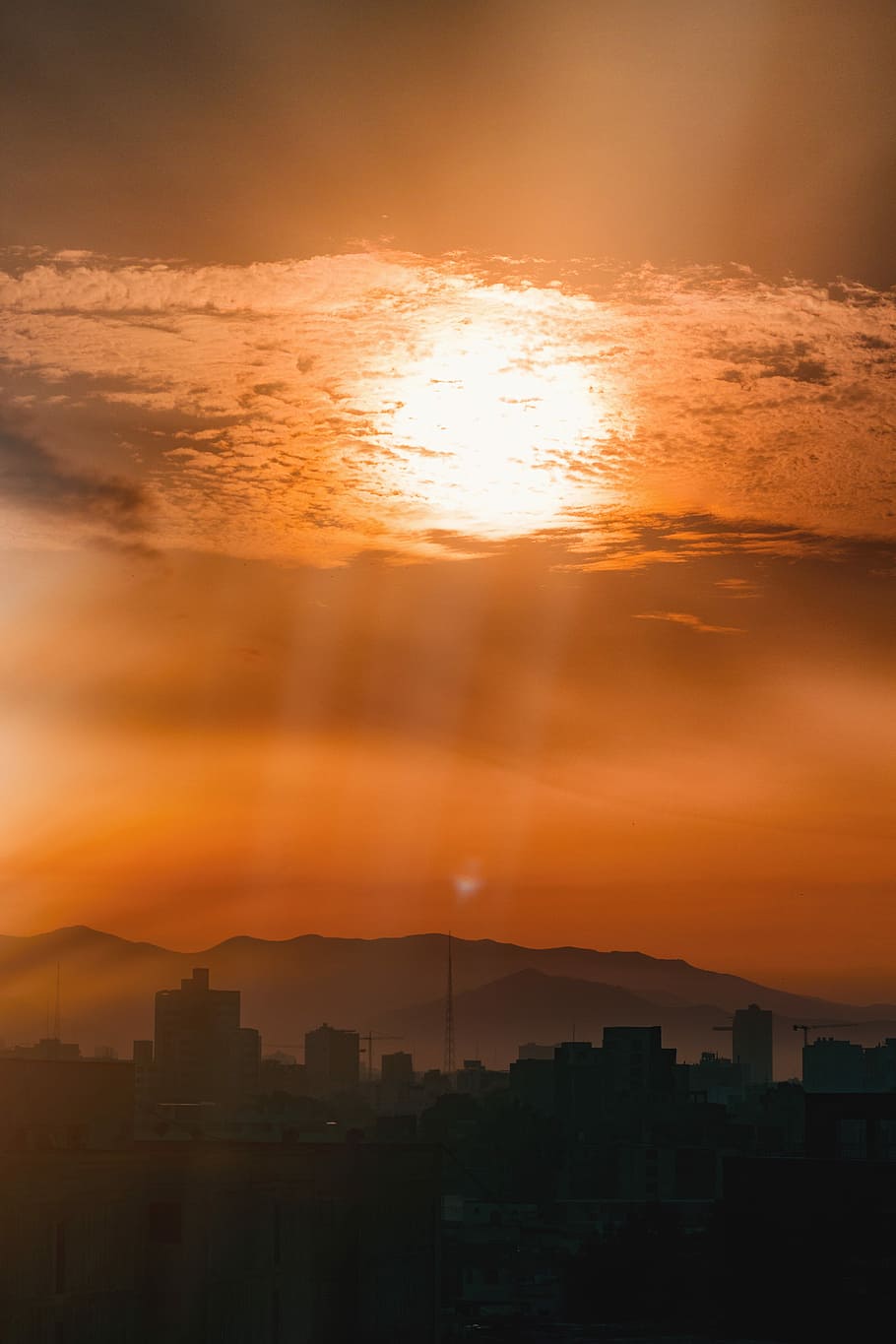orange sunset above buildings, sunlight through building, sunrise HD wallpaper