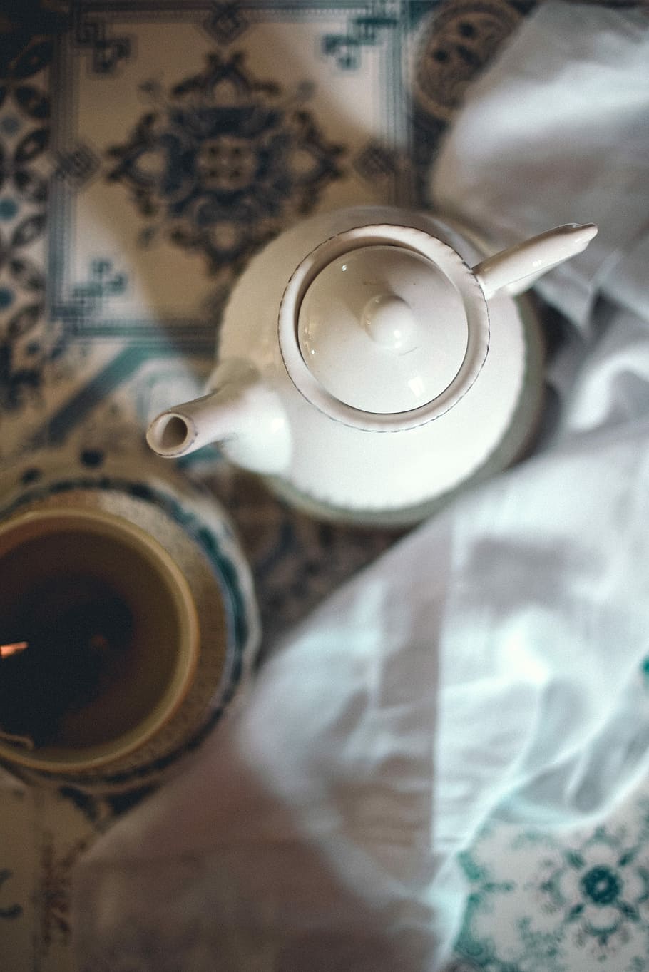 white ceramic teapot, white ceramic kettle near teacuo, morning HD wallpaper