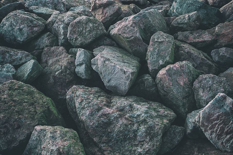 Wide angle shot of rocks on the coast of Kent in England, image captured with a Canon 5D DSLR, HD wallpaper