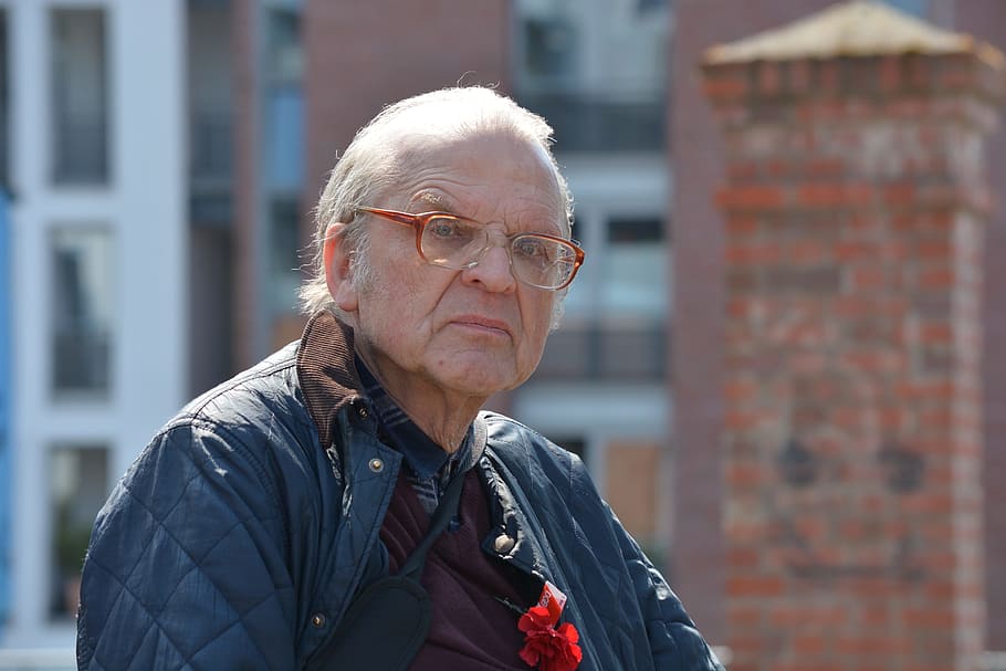 portrait photography of man wearing quilted jacket, old, face HD wallpaper