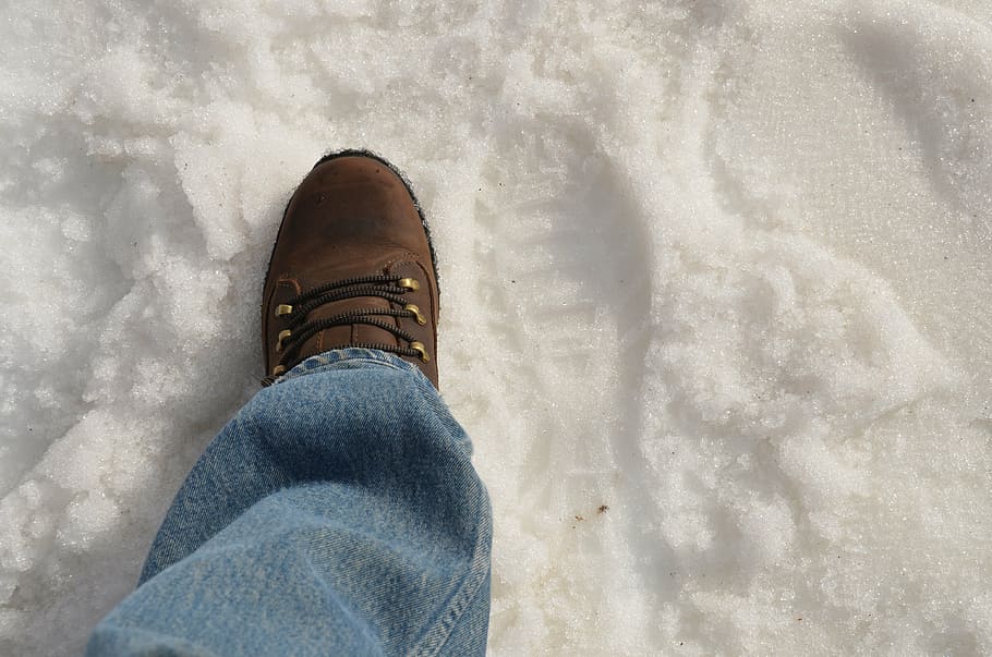 footprints, ice, cold, snow, low section, shoe, human leg, personal perspective HD wallpaper