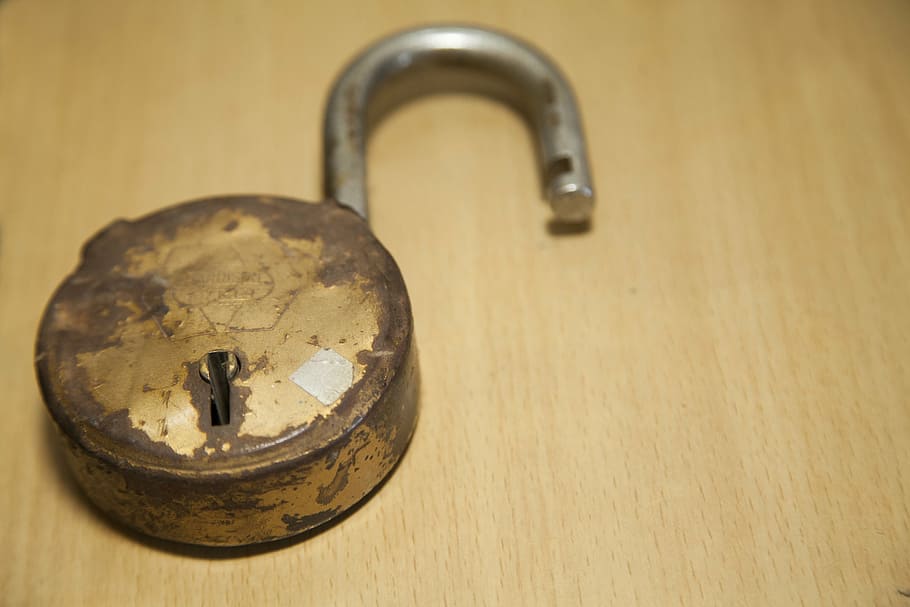 lock, broken lock, old lock, weathered lock, broken security HD wallpaper