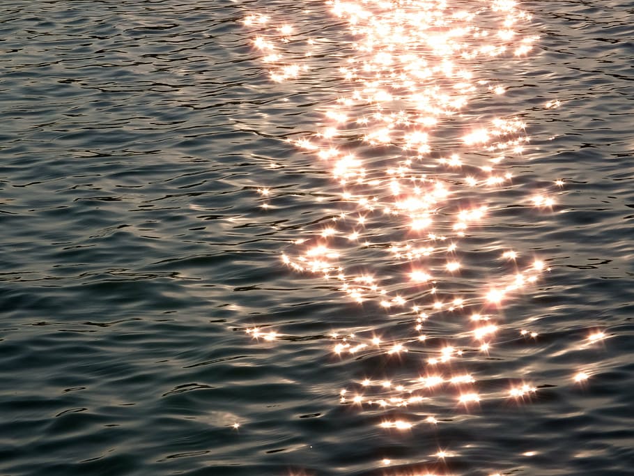 sunlight reflect on body of water, beach, bright, dark, evening HD wallpaper