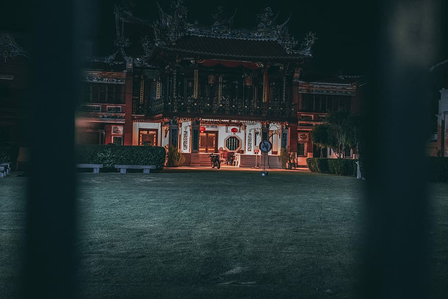 lighted brown temple at nighttime, photo of brown and white temple HD wallpaper