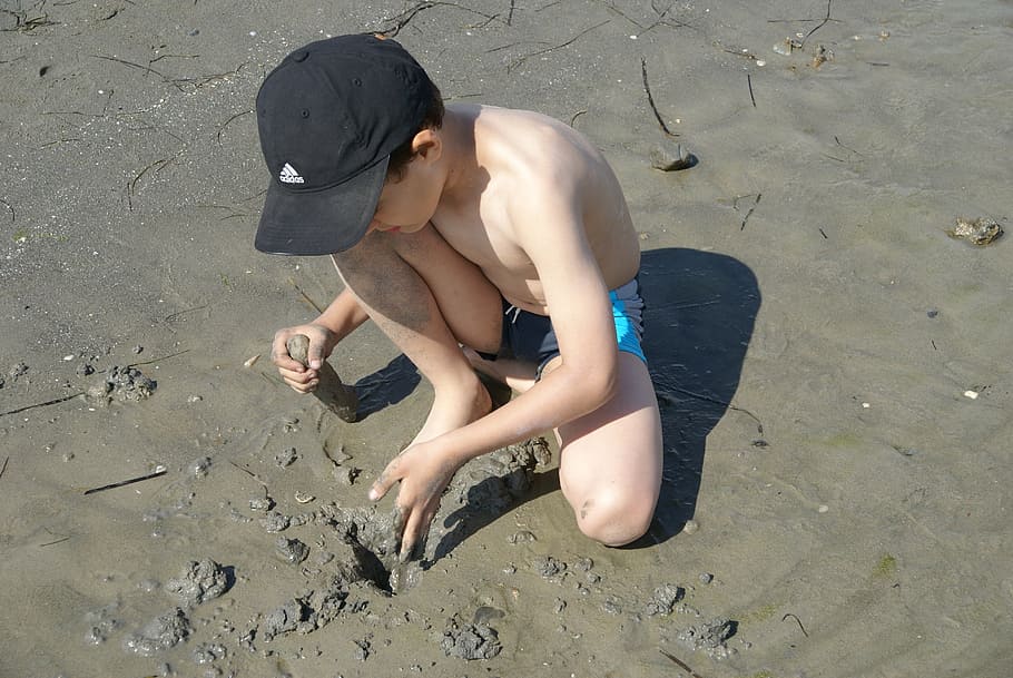 boy, play, sand, digging, swim, swimming trunks, young, child HD wallpaper