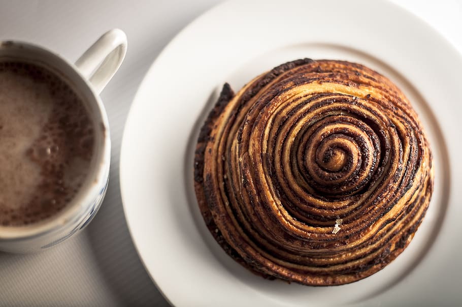 Pie, Cake, Cocoa, slimak, csiga, coffee - Drink, cup, food HD wallpaper