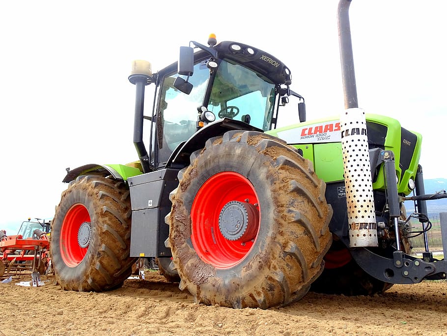 tractor, class, field, land vehicle, mode of transportation HD wallpaper
