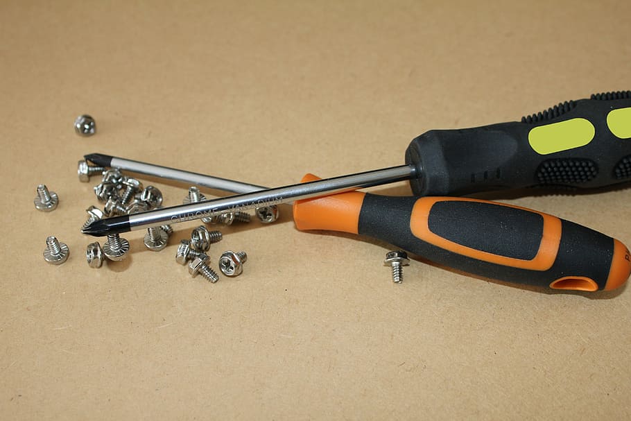 three screwdrivers on bunch of bolts, screws, magnetic point HD wallpaper