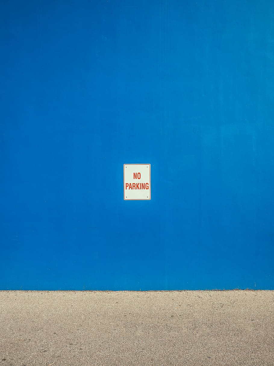 no parking signage, red No Parking signage plated on blue wall HD wallpaper