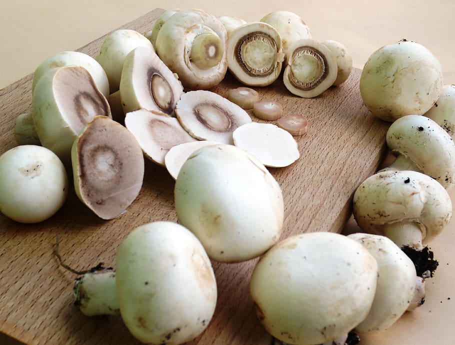 mushrooms, button mushrooms, chopped mushrooms, food, food and drink