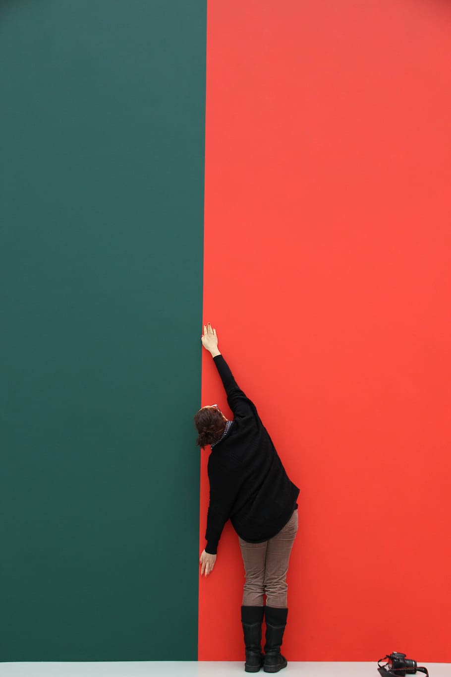 Perspective, Red, Green, Arm, Lengths, arm lengths, one Person HD wallpaper