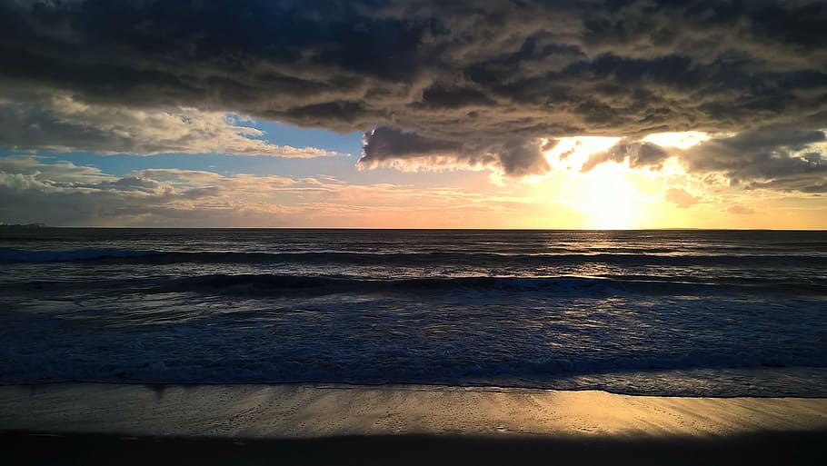 body of water over the horizon, sunset, abendstimmung, clouds HD wallpaper