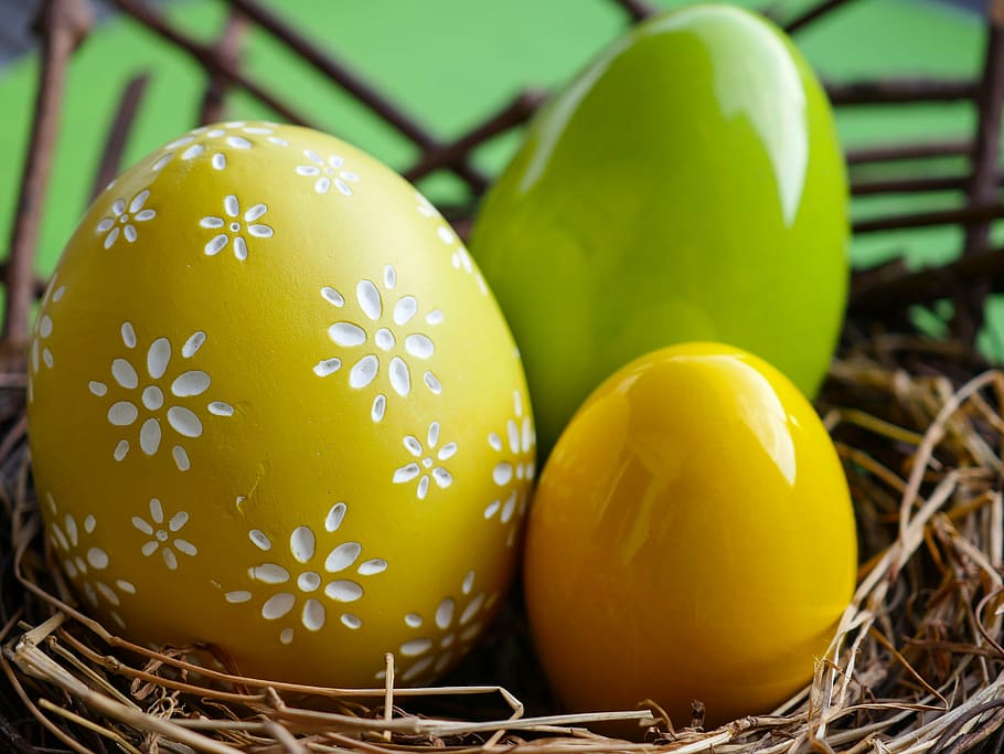 three assorted-color decorative eggs on nest, easter, easter eggs, HD wallpaper