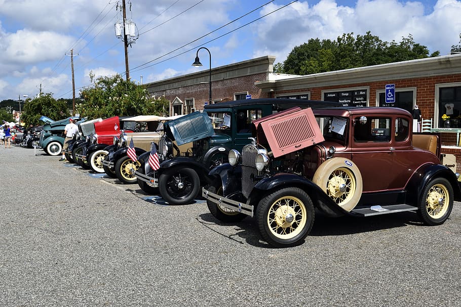 vintage-cars-show-drive-chrome.jpg