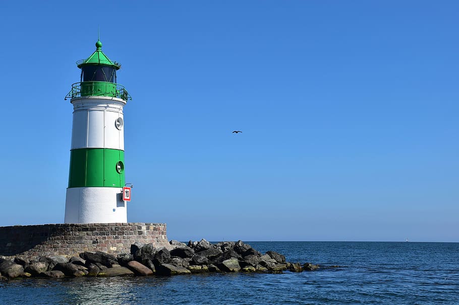 white and green lighthouse tower beside body of water, sea HD wallpaper
