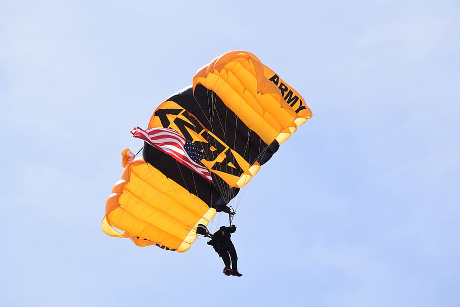photo of man with yellow Army parachute, man gliding on yellow and black parachute HD wallpaper