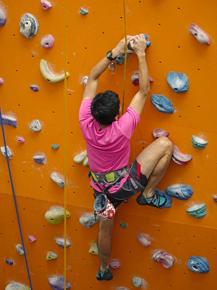 man performing wall climb, climbing, rope, rappelling, rock HD wallpaper