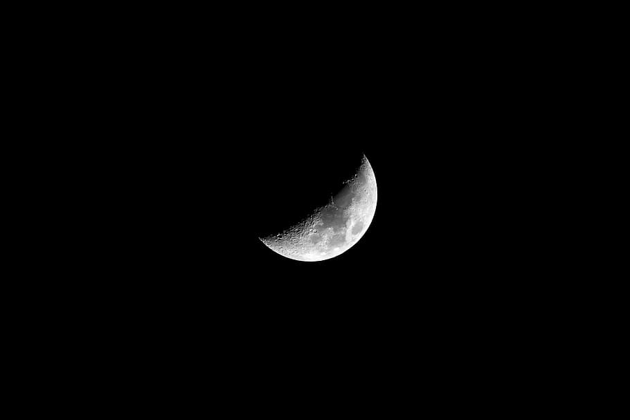 Half Moon close up at night, half moon at night, eclipse, lunar, HD wallpaper