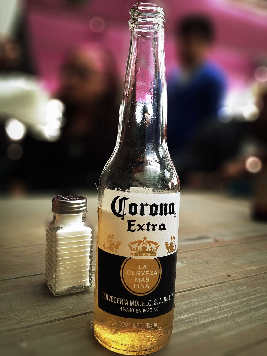 beer, salt shaker, table, bottle, container, focus on foreground HD wallpaper