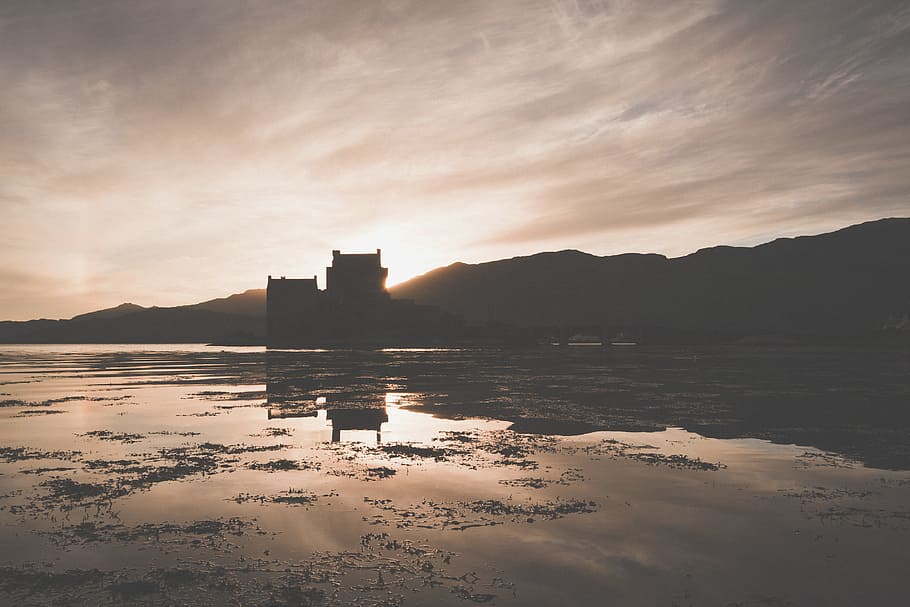 Eilean Donan Castle, lake, reflection, sunset, sunrise, water HD wallpaper