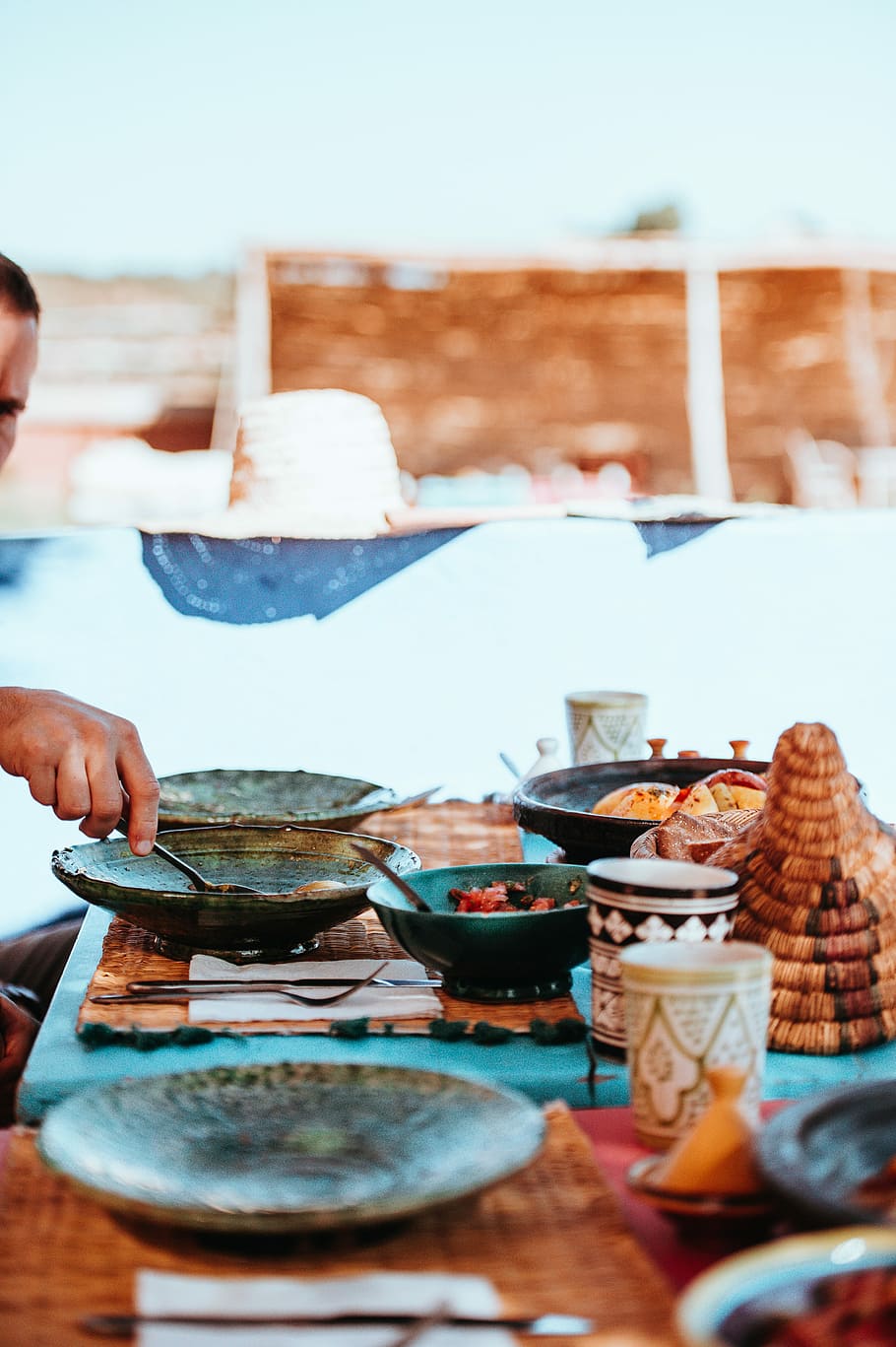 Serving Moroccan food, photo of man holding spoon, meal, table HD wallpaper