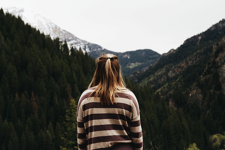 woman wearing striped long-sleeved shirt facing mountains, woman wearing white and black striped long-sleeved shirt facing mountain canyon HD wallpaper
