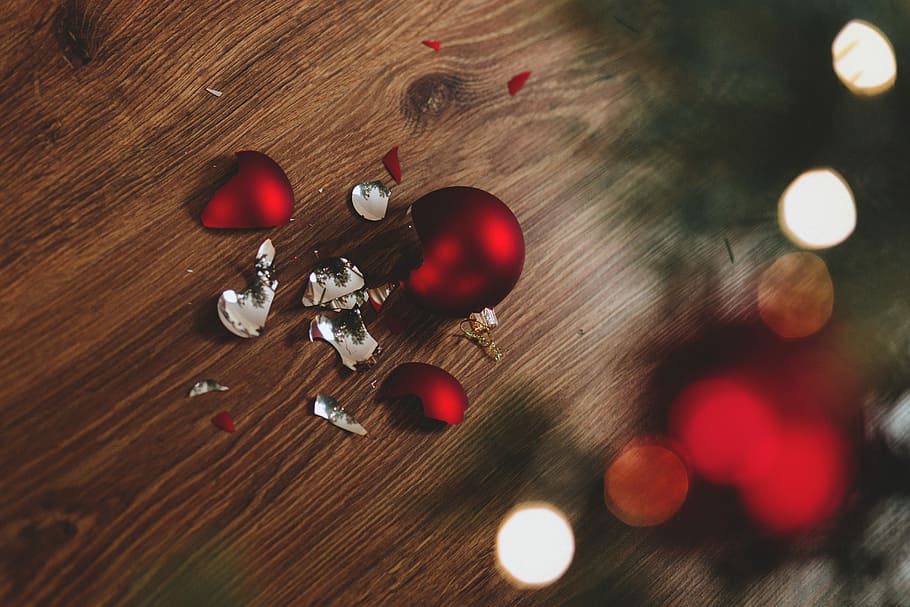 broken red bauble on brown floor, selective focus photo of broken Christmas bauble on the the floor HD wallpaper