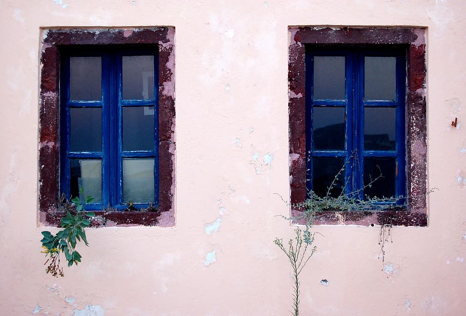 front view of blue windows, white painted house with blue wooden windowpanes HD wallpaper