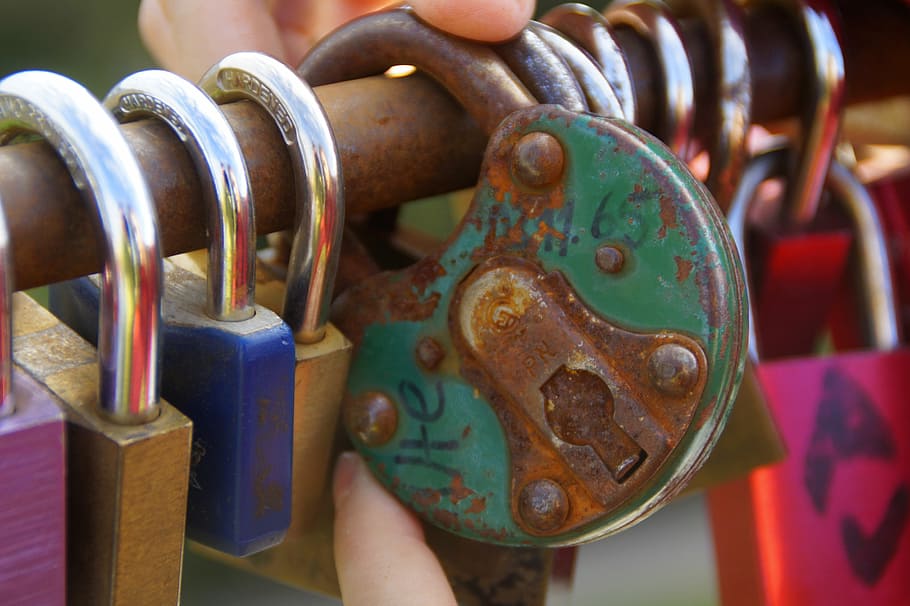 castles, padlocks, love locks, colorful, love symbol, metal, HD wallpaper