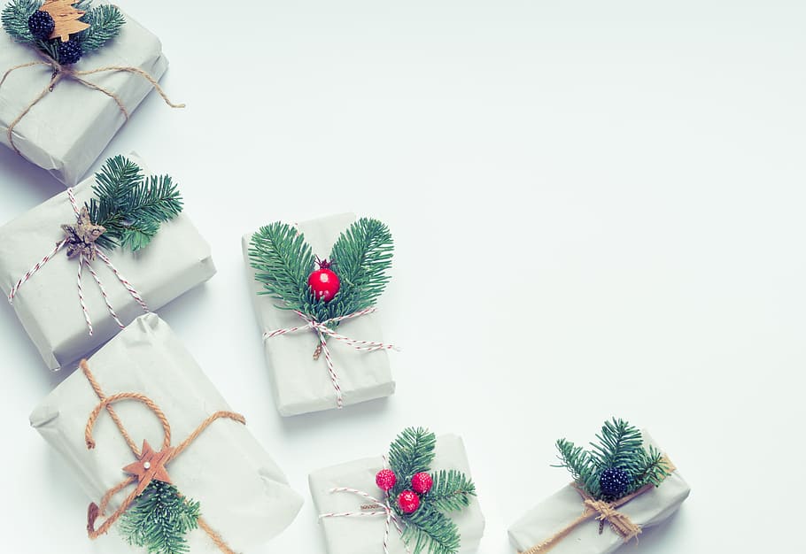 six white gift boxes, christmas, presents, kado, winter, public holidays HD wallpaper